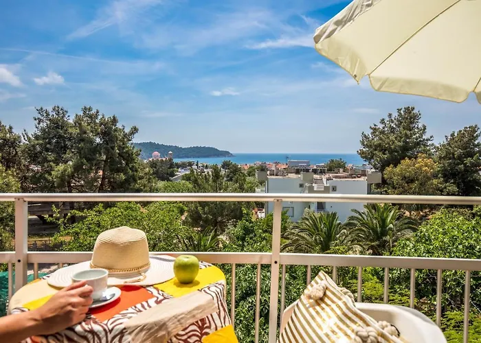 Aurora Aparthotel 3*